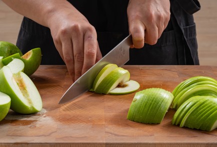 Фото шага рецепта Яблочный пирог Роза 174746 шаг 3  