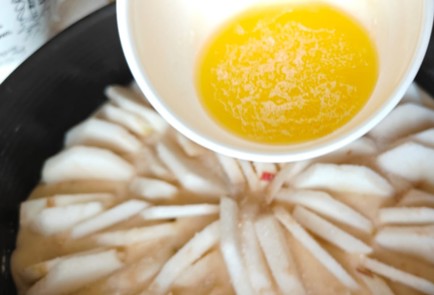 Фото шага рецепта Яблочный пирог с корицей 190506 шаг 13  