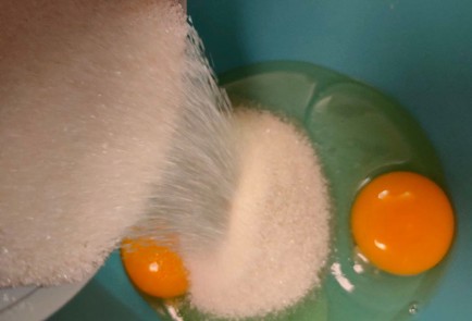 Фото шага рецепта Яблочный пирог с ванильным кремом 188643 шаг 12  