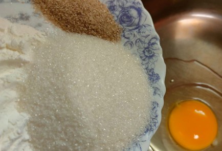 Фото шага рецепта Яблочный пирог с ванильным кремом 188643 шаг 4  