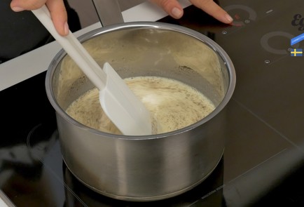 Фото шага рецепта Яблочный пирог с ванильным соусом 136793 шаг 3  