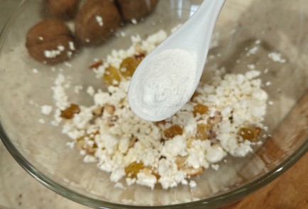 Фото шага рецепта Яблоки в духовке с творогом и изюмом 190736 шаг 9