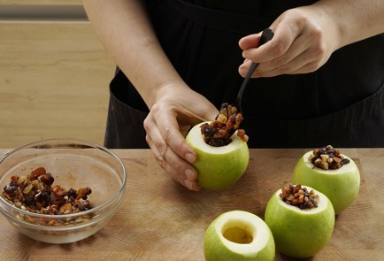 Фото шага рецепта Яблоки в духовке 152826 шаг 7  