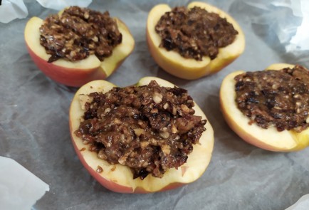 Фото шага рецепта Яблоки запеченные с черносливом и грецкими орехами 189077 шаг 6