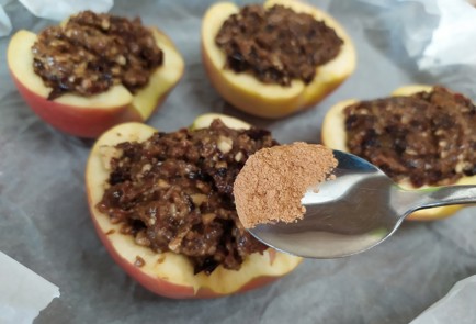 Фото шага рецепта Яблоки запеченные с черносливом и грецкими орехами 189077 шаг 7