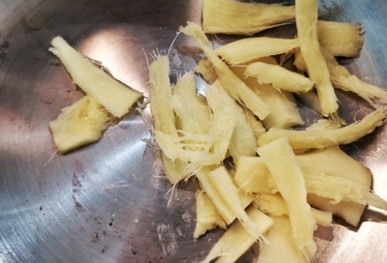 Фото шага рецепта Ягодный морс с имбирем и вишней 152566 шаг 2  