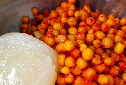 Фото шага рецепта Ягодный морс с имбирем и вишней 152566 шаг 5  