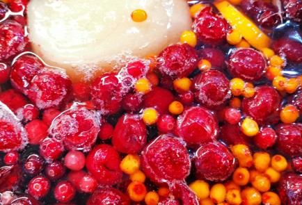 Фото шага рецепта Ягодный морс с имбирем и вишней 152566 шаг 9  