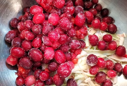 Фото шага рецепта Ягодный морс с лимонной травой 152263 шаг 3  