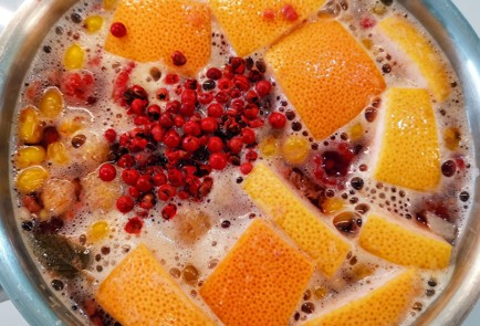 Фото шага рецепта Ягодный морс с малиной и облепихой 152875 шаг 8  