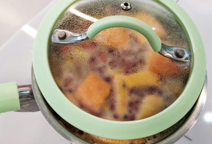 Фото шага рецепта Ягодный морс с малиной и облепихой 152875 шаг 9  