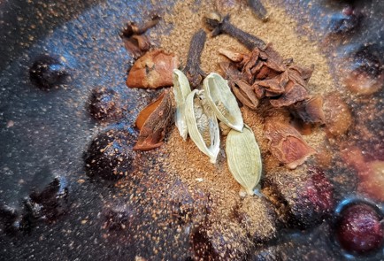 Фото шага рецепта Ягодный глинтвейн 174927 шаг 6  