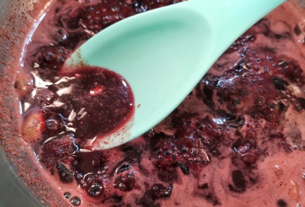 Фото шага рецепта Ягодный глинтвейн 174927 шаг 7  