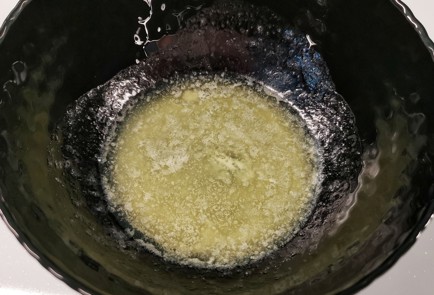 Фото шага рецепта Ягодный кетокекс в микроволновке 174882 шаг 1