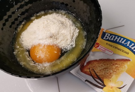 Фото шага рецепта Ягодный кетокекс в микроволновке 174882 шаг 4