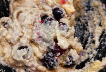 Фото шага рецепта Ягодный кетокекс в микроволновке 174882 шаг 7