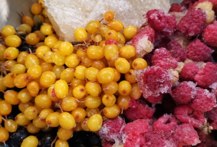 Фото шага рецепта Ягодный морс 175184 шаг 2  