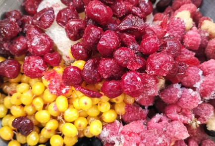 Фото шага рецепта Ягодный морс 175184 шаг 3  