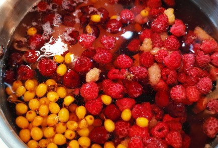 Фото шага рецепта Ягодный морс 175184 шаг 4  