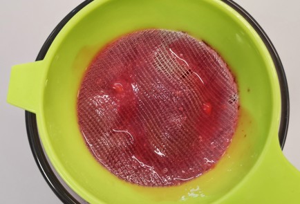 Фото шага рецепта Ягодный морс 175184 шаг 9  