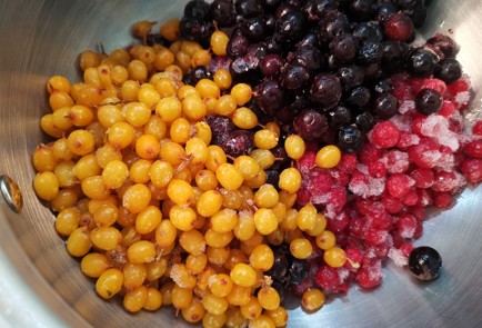 Фото шага рецепта Ягодный морс 186425 шаг 2  