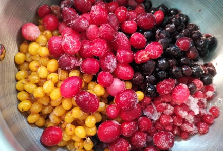 Фото шага рецепта Ягодный морс 186425 шаг 3  