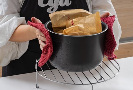 Фото шага рецепта Ягодный пирог в мультиварке 174204 шаг 10  