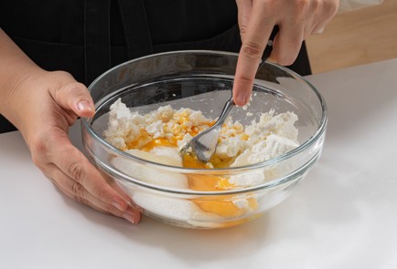 Фото шага рецепта Ягодный пирог в мультиварке 174204 шаг 2  