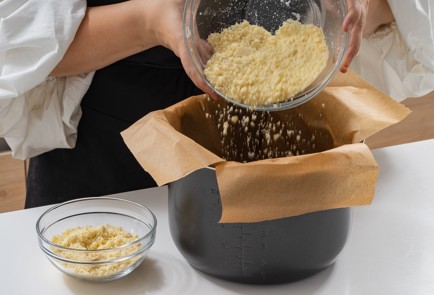 Фото шага рецепта Ягодный пирог в мультиварке 174204 шаг 6  