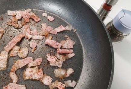 Фото шага рецепта Яичная лапша с беконом 186722 шаг 4  