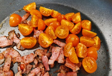 Фото шага рецепта Яичная лапша с беконом 186722 шаг 8  