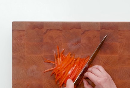 Фото шага рецепта Яичная лапша с говядиной в пиве аля Строганов 163276 шаг 4  