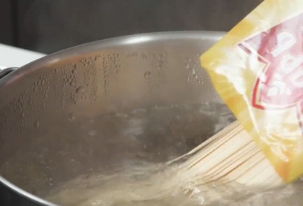 Фото шага рецепта Яичная лапша с говядиной в пиве аля Строганов 163276 шаг 7  