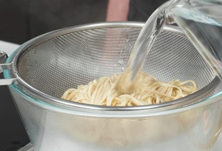 Фото шага рецепта Яичная лапша с говядиной в пиве аля Строганов 163276 шаг 8  