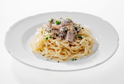 Фото шага рецепта Яичная лапша с грибами в сливочном соусе 173477 шаг 11  