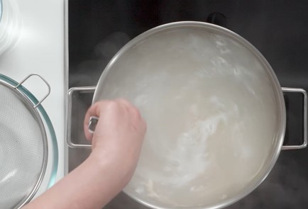 Фото шага рецепта Яичная лапша с грибами в сливочном соусе 173477 шаг 7  