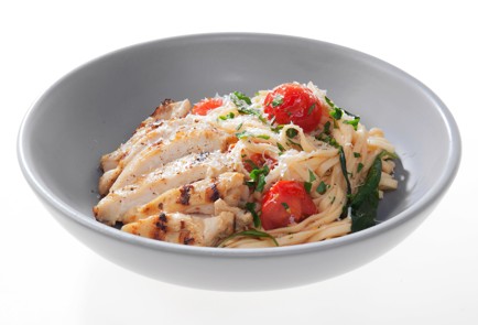 Фото шага рецепта Яичная лапша с курицей гриль и медовой горчицей 173478 шаг 12  