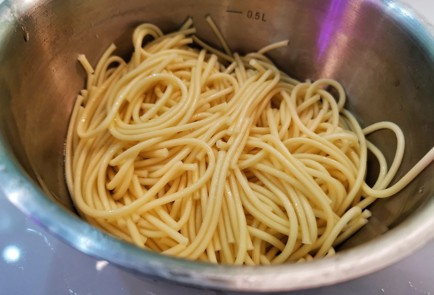 Фото шага рецепта Яичная лапша с моцареллой 140177 шаг 5