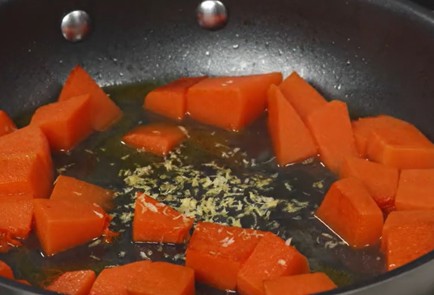 Фото шага рецепта Яичная лапша с тыквой и миндалем 163275 шаг 10  