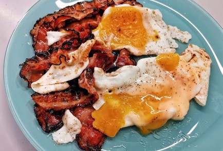 Фото шага рецепта Яичница побритански 140311 шаг 7  