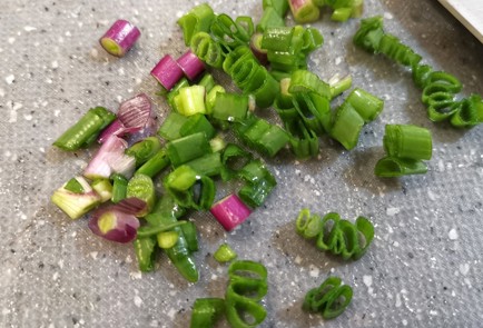 Фото шага рецепта Яичница с брынзой и грибами 173962 шаг 10  