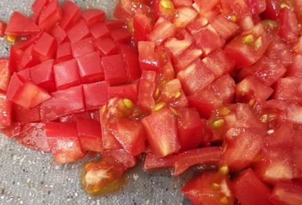 Фото шага рецепта Яичница с брынзой и грибами 173962 шаг 2  