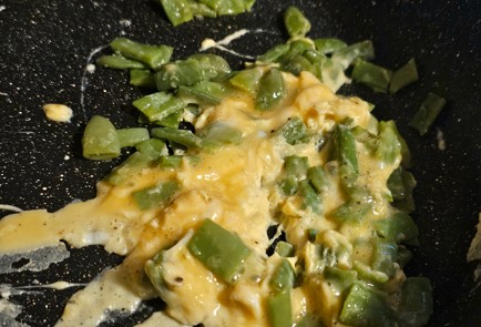 Фото шага рецепта Яичница с фасолью 191026 шаг 10  