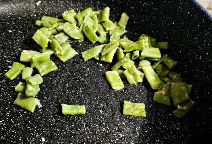 Фото шага рецепта Яичница с фасолью 191026 шаг 9  