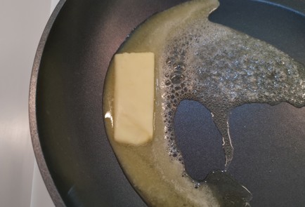 Фото шага рецепта Яичница с лисичками 186831 шаг 5  