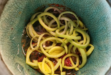 Фото шага рецепта Яичница с луком и специями 152482 шаг 3  