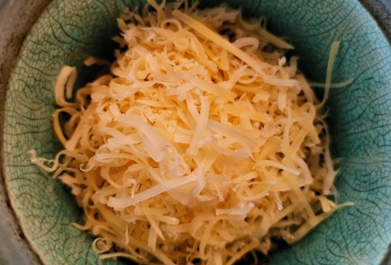 Фото шага рецепта Яичница с луком и специями 152482 шаг 4  