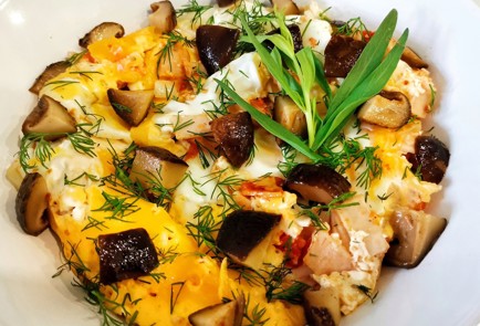 Фото шага рецепта Яичница с маринованными грибами 173714 шаг 12