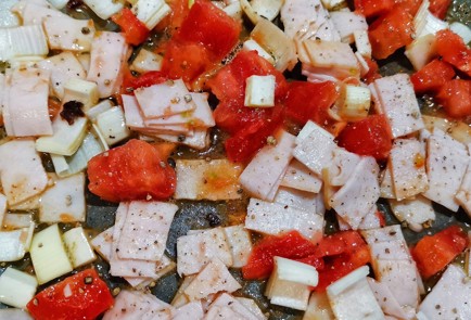 Фото шага рецепта Яичница с маринованными грибами 173714 шаг 4