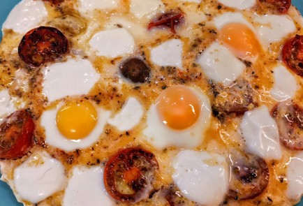 Фото шага рецепта Яичница с моцареллой и бальзамическим соусом 151279 шаг 18  